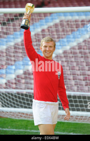 The Bobby Moore wax figure is unveiled at West Ham United football stadium Stock Photo