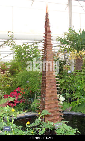 London, UK. 19th May, 2014. RHS Chelsea Flower Show VIP and Press Day in the grounds of the Royal Chelsea Hospital, London on May 19th 2014 Credit:  KEITH MAYHEW/Alamy Live News Stock Photo