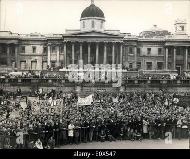 May 29, 1965 - Peace in Vietnam Meeting in Trafalgar Square: The American Folk Singer and Freedom marcher Joan Baez, Lead a march to stop the war in Vietnam the March is organised jointly by the Campaign for nuclear Disarmament and committee of 100. They Marched from Marble Arch to Trafalgar Sq to hold the Rally, after which they will go to Downing St to give a massage to the Prime Minister Mr Wilson. Picture Shows: A general View during the rally in Trafalgar Square this afternoon. Stock Photo