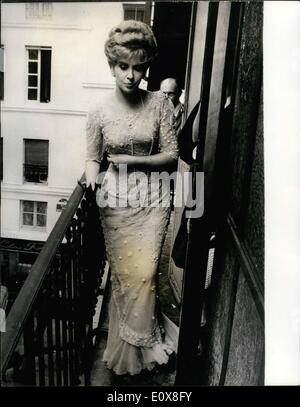 Aug. 08, 1965 - Recognize her? It's Gina as she appears in ''Hotel Paradiso''; Yes, It's Italian film star Gina Lollobrigida, pictured as she has a breather on the balcony of the Palais Royal Theatre, Paris, where a sequence of her new film ''Hotel Paradiso'' was being made, she co stars with Alec Guinness. Stock Photo