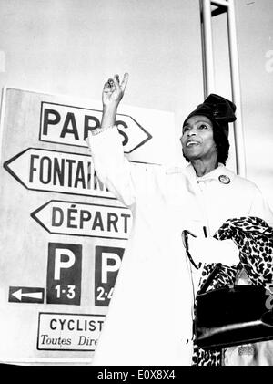 Singer Marian Anderson arrives to perform in Paris Stock Photo