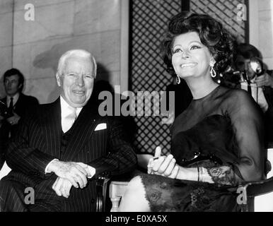 Actress Sophia Loren with director Charlie Chaplin Stock Photo