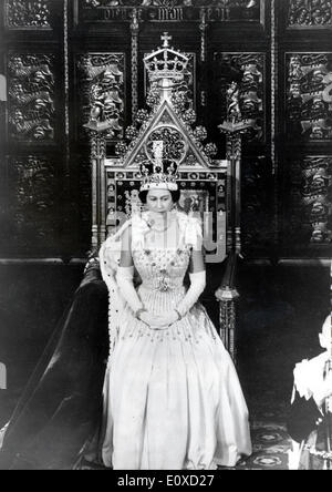 Queen Elizabeth II leads parliament Stock Photo