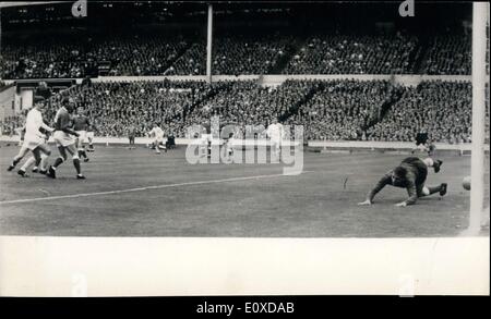 F.A. Cup Final At Wembley Everton Neat Sheffield Wednesday 3-2 Crowning the Double Goal Scorer: Photo Shows Mike Stock Photo