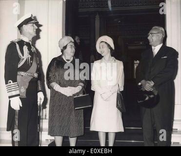 May 17, 1966 - London, England, United Kingdom - PRINCE PHILIP L ; FRAU JONAS, QUEEN ELIZABETH II, and FRANZ JONAS are at the f Stock Photo