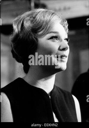 Actress Shirley MacLaine in a scene from 'Women Times Seven' Stock Photo