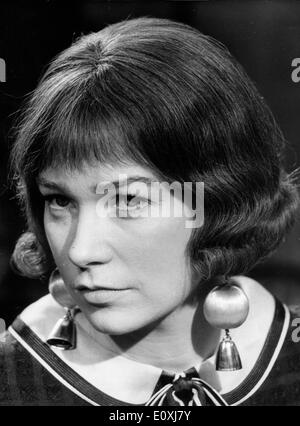 Actress Shirley MacLaine in a scene from 'Women Times Seven' Stock Photo