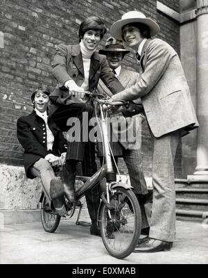 The Bee Gees hanging out on the streets of London Stock Photo