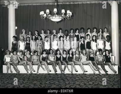 Nov. 11, 1967 - Miss World Contestants in Swimsuits Stock Photo