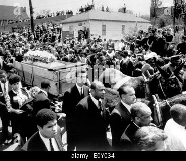 A mourning Reverend Martin Luther King Sr., Alberta Williams King Stock ...