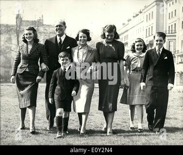 Jun. 06, 1968 - Senator Robert Kennedy is dead.: Senator Robert Kennedy died today at the Good Samaritan Hospital, Los Angles, 25 hours after being shot by a gunman. photo shows this picture taken in London in 1938, shows Mr. Joseph Kennedy Sen. and his wife, and five of their children. left to Right): Kathleen; Mr. Kennedy Sen. Mrs. Kennedy; Patricia; Jeanne; Robert - and (in font), is Edward. Mr. Kennedy was U.S. Ambassador to Britain from 1937-40. Stock Photo