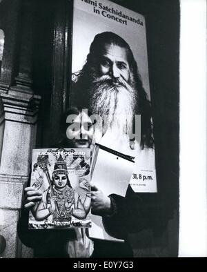 Jan. 01, 1969 - Swami Satchidananda, Carnegie Hall 1/31/69 Stock Photo