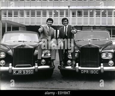 Feb. 02, 1969 - The Rolls Royce Brigade.: When pop singers Tom Jones and Engelbert Humperdick and their manager, Mr. Gordon Hills arrived at  Studios, Electric today, for a rehearsal of a TV show - the Rolls Royce cars they arrived in was a spectacular scene in itself. Tom Jones was seen in an 8,000 Silver Cloud, manager Gordon  in a 10,000 Silver shadow and Engelbert Humperdick in an8,000 Silver Cloud, to complete the picture of affluence. Photo shows Tom Jones (left) and Engelbert Humperdick - pictured with their Rolls Royce clouds outside the A.t.V. Studios, Stock Photo