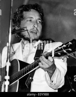 Folk singer Bob Dylan performs at music festival Stock Photo