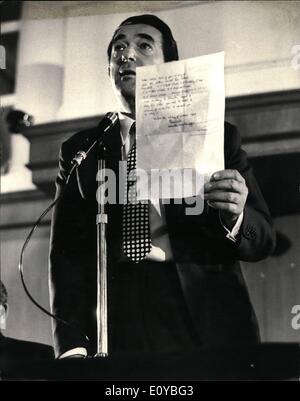 Oct. 10, 1969 - Uproar at today's special meeting of the Pergamon Press Shareholders: Mr. Robert Maxwell, millionaire Labour MP Stock Photo