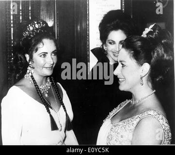 Actress Elizabeth Taylor with Princess Margaret Stock Photo