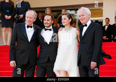 Cannes, Ca, France. 20th May, 2014. Fabrizio Rongione, Marion Cotillard and director Jean-Pierre Dardenne.Deux Jours, Une Nuit premiere.Cannes Film Festival 2014.Cannes, France.May 20, 2014. Credit:  Roger Harvey/Globe Photos/ZUMAPRESS.com/Alamy Live News Stock Photo