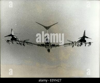 May 05, 1970 - Phantom Aircraft Refuelled. Phantom fighter bomber aircraft of No. 54 Squadron being flight refuelled by Victor tanker aircraft of RAF Strike Command on a practice sortie before departure to the Far East on exercise ''Bersatu Padu'', the 5 nation combined exercise now taking place in Malaysian and Singapore. These are the first official pictures of RAF Phantom being flight refuelled. the first pair of RAF Phantoms leave the Air Support Command airfield at RAF Coningsby, Linos, on May 17th. Stock Photo