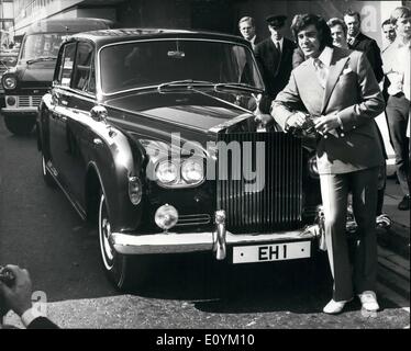 Sep. 09, 1970 - Engelbert Humperdinck Arrives Back From Australia -- Interrupting His World Tour To See His Family: Engelbert Humperdinck returned to Britain by air today from Australia. The famous singer is briefly interrupting a world tour to spend ten days with his family at Heathrow Airport on his arrival was the latest addition to his stable of Rolls Royces - a 5,0000 Phantom VI. Photo Shows Engelbert Humperdinck pictured with his new Rolls Royce Phantom VI which was waiting for him when he arrived at Heathrow Airport today. Stock Photo
