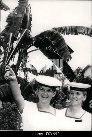 Nov. 11, 1970 - Members of the Women's Royal Australian Naval Service drive trucks, ambulances, work as nurses, dentists, surgeons, secretaries, etc. Women were asked to join the Australian army during the 2nd World War and have been an important part of it ever since. B Stock Photo