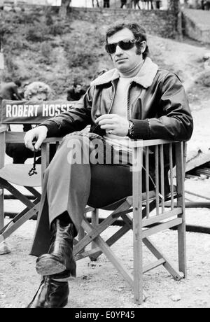 Actor Jean-Paul Belmondo filming 'The Burglars' Stock Photo