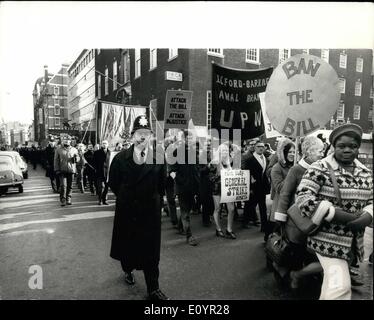 Mar. 03, 1971 - ''Hot Pants'' Come to Japan: Japanese fashion