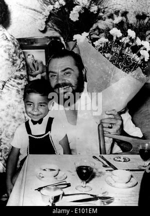 Actor Ernest Borgnine visits with family Stock Photo