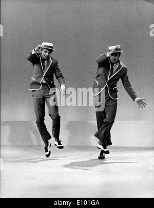 Entertainers Gene Kelly and Tommy Steele co-star Stock Photo