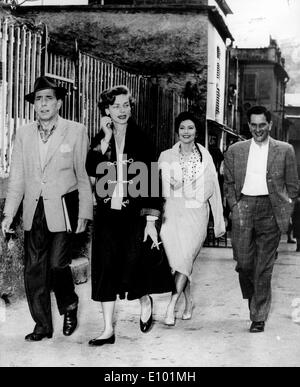 American Actor HUMPHREY BOGART and wife actress LAUREN BACALL sight sees on holiday or vacation Stock Photo