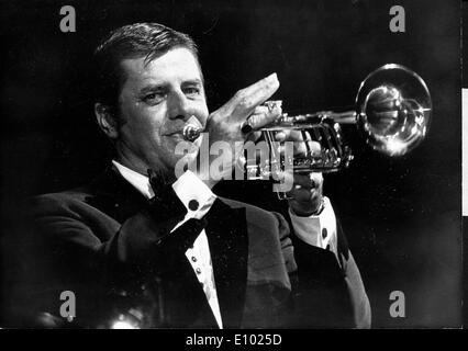 Comedian actor Jerry Lewis playing the trumpet Stock Photo