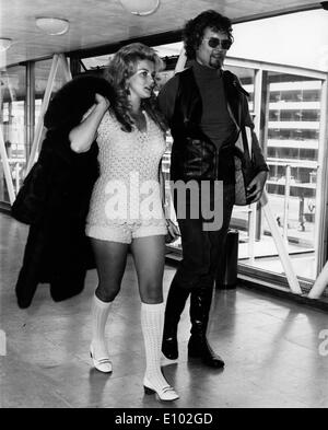 Ann-Margret and Roger Smith arrive in London Stock Photo