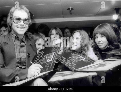 A young ELTON JOHN autographs albums for fans. Stock Photo