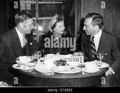 Vivien Leigh, Laurence Olivier and Huntington Hartford Stock Photo