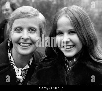 Portrait of Linda Blair in Kensington Gardens with mother Stock Photo