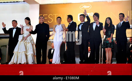 Cannes, France. 20th May, 2014. Director Zhang Yimou (3rd L), actress Gong Li (4th L), actor Chen Daoming (5th L), actress Zhang Huiwen (2nd L) and other guests pose as they arrive at the red carpet for the screening of the film 'Coming Home' (Gui lai) at the 67th edition of the Cannes Film Festival in Cannes, southern France, on May 20, 2014. Credit:  Chen Xiaowei/Xinhua/Alamy Live News Stock Photo