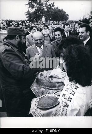 May 05, 1972 - Fidel Castro in the Rose Valley: Fidel Castro, prime minister of the Revolutionary government and First secretary of the CC of the Cuban Communist Party and Todor Zhivkov, first secretary of the CC of the BCP and chairman of the State Council of Bulgaria cordially welcomed with bread and salt in the cooperative farm ''Bulgarian Cuban Friendship in the village of Staro Zhelezare, Plovdiv district. Stock Photo