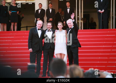 Cannes, France. 20th May 2014. Luc Dardenne, actors Fabrizio Rongione, Marion Cotillard and  Jean-Pierre Dardenne at the Two Days, One Night (Deux Jours, Une Nuit) gala screening red carpet at the 67th Cannes Film Festival France. Tuesday 20th May 2014 in Cannes Film Festival, France. Credit:  Doreen Kennedy/Alamy Live News Stock Photo