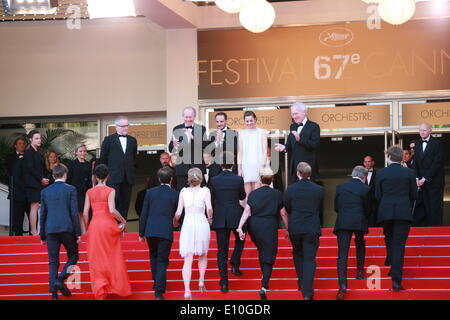 Cannes, France. 20th May 2014. Luc Dardenne, actors Fabrizio Rongione, Marion Cotillard and  Jean-Pierre Dardenne at the Two Days, One Night (Deux Jours, Une Nuit) gala screening red carpet at the 67th Cannes Film Festival France. Tuesday 20th May 2014 in Cannes Film Festival, France. Credit:  Doreen Kennedy/Alamy Live News Stock Photo