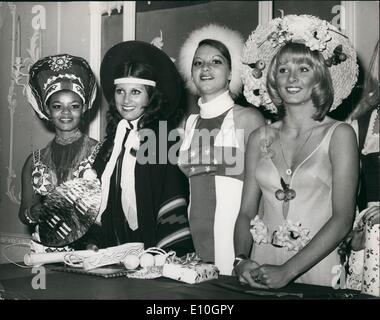 Nov. 11, 1972 - The Variety club of great Britain Entertain ''Miss World'' Finalists at a Luncheon : The Variety Club of Great Britain today entertained the 1972 ''Miss World'' beauty contest finalists at a luncheon at the Dorchester Hotel, Park Lane, London. The girls wore their national costumes. Photo shows Four of the contestants (L. to R.) ''Miss Africa South'' (Cynthia Shange); ''Miss Argentine'' ( Olga Cognigni); ''Miss Aruba'' (Sandra Werleman) and ''Miss Australia'') (Belinda Green) pictured at the luncheon today. Stock Photo