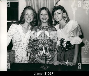 Nov. 11, 1972 - The Variety Club of Great Britain Entertain ''Miss World'' Finalists at a Luncheon.: The Variety Club of Great Britain today entertained the 1972 ''Miss World'' Beauty contest finalists at a luncheon at the Dorchester Hotel, Park Lane, London. The girls wore their national costumes. Photo shows (L to R) Miss Ireland (Pauline Fitzsimons) and ''Miss Israel'' (Chana Ordan) and ''Miss Italy'') Laura Romano) pictured at the luncheon today. Stock Photo