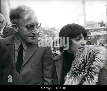 May 05, 1973 - Memorial Service For Sir Noel Coward. Photo Shows: Peter Sellers and Liza Minnelli arriving at St. Martin - in - Stock Photo