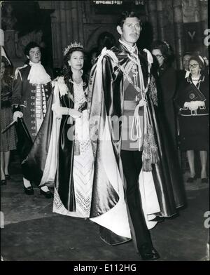 May 05, 1975 - The Prince of Wales is Installed as Great Master of the Most Honourable Order of the Bath by the Queen .: H.M the Queen today installed the Prince of Wales as Great Master of the most Honourable Order of the Bath in Westminster Abbey . It was a doubly historic occasion, since not only does it mark the 250th anniversary of the Order created by George 1 Stock Photo