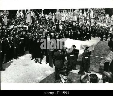 Sep. 04, 1975 - September 4th, 1975 The funeral of Eamon De Valera former President of the Irish Republic. The funeral take the place in Dublin on Tuesday last of Mr. Eamon De Valera, the former Irish President who outlived a British death sentence almost 60 years ago for his part in the 1916 Dublin Easter uprising. he died last week at the age of 92. Photo Shows: Members of Eamon De Valera's family, and close relatives follow the Irish tri-colour covered coffin to the family grave at Glasnevin Cemetery, Dublin. Stock Photo