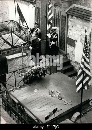 Mar. 23, 1976 - American Vice-President Nelson Rockefeller went to Picpus Cemetery in Paris in order to visit General de Lafayette's grave. Stock Photo