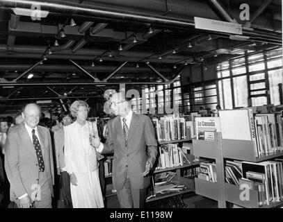 Edward Koch, Jacques Chirac, Claude Pompidou visit Stock Photo