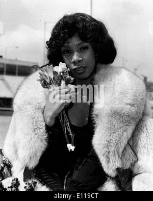 Singer Donna Summer with flowers at airport Stock Photo