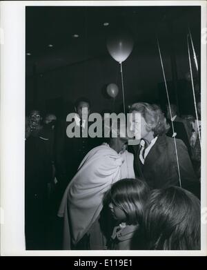 May 05, 1976 - ''The Blue Bird'' World Premiere inlower theater: Ethel Kennedy being kissed by Ciecly Tyson Stock Photo