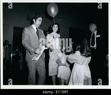 May 05, 1976 - The Blue Bird Premiere - Kennedy Centre Washington DC May 4, 1976 - Lynda Bird & Charles Robb with Demptlties Lucinda & Cathy Stock Photo