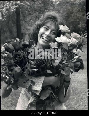 May 18, 1976 - Awards to rose breeder?s by Nanette Newman ? Author and actress Nanette Newman, wife of Bryan Forbes, director of the film ?The Slipper and the Rose?, today presented the First Awards to Rose Breeders who entered roses in the trials organized by the British Association of Rose Breeders at the Carlton House Terrace in London today. Photo Shows: Nanette Newman seen in St. James Park with three winning bouquets of roses today. AL/Keystone Stock Photo