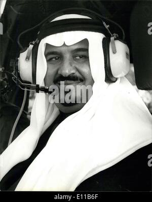 Nov. 11, 1976 - Prince Sultan of Saudi Arabia visits the Royal Armoured Corps Center at Bovington: Prince Sultan Bin Abdul Aziz Stock Photo